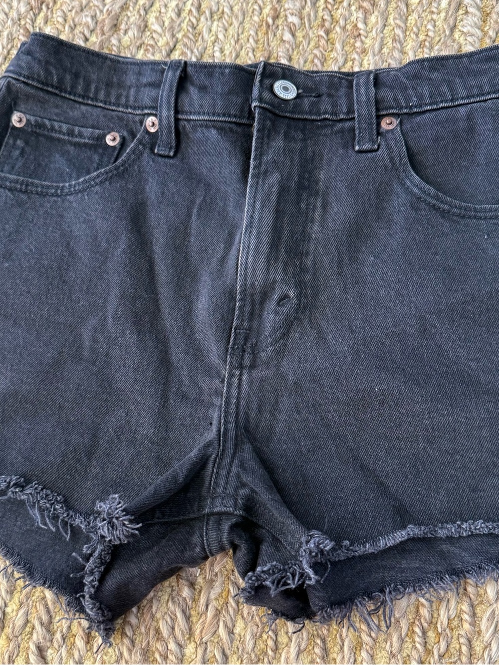 Abercrombie & Fitch Women’s Black Distressed The Mom Denim Shorts Size 28/6